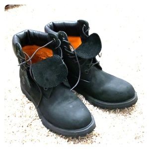 Black timberland boots